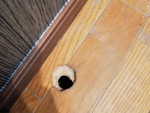 配管 穴修理 | かざみどり株式会社