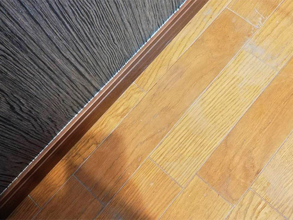 配管 穴修理 | かざみどり株式会社